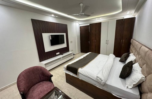 East of Kailash Hotel | The Royal Oakes