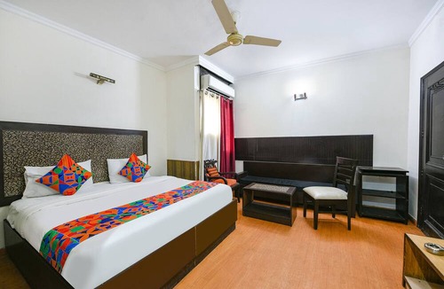 New Friends Colony Hotel | Fabhotel The Icon