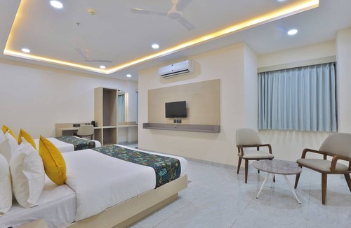 Ambav Hotel | Hotel The Grand Radhey