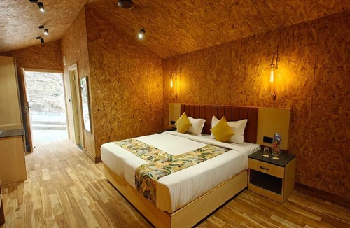 Pachmarhi Resort | Citrus Prime Hill Queen Resort