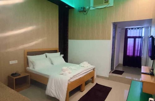 Gonda Hotel | RK LAWNS