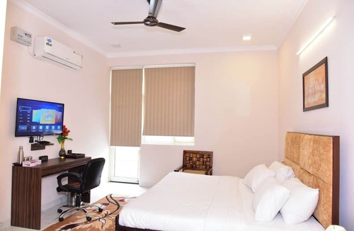 DLF Phase 5 Hotel | Arkaya Inn