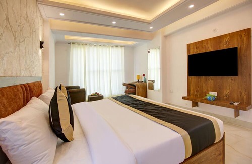 Indirapuram Hotel | Hotel Emporio Grand