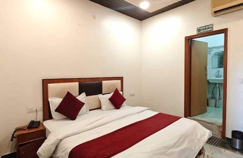 Sindhi Camp Hotel | Hotel Paradise Continental
