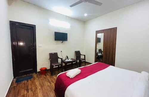 B4 Block Hotel | Badal Inn