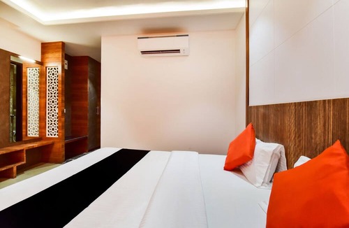 Uchiyarda Hotel | OYO Capital O Maurya Inn