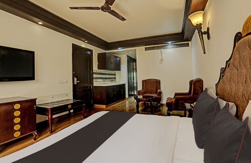New Friends Colony Hotel | Super OYO Townhouse 1251 The Royce