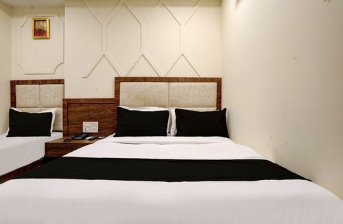 Malad East Hotel | OYO Flagship Hotel Ashirwad Inn