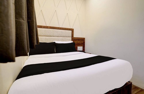 Malad East Hotel | OYO Flagship Hotel Ashirwad Inn