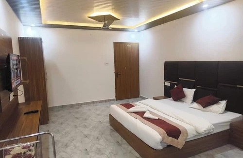 Gorakhpur Hotel | Hotel Obsidian Red