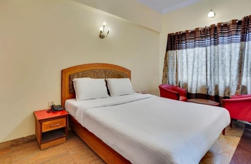 Rajajinagar Hotel | iROOMZ Aura Inn