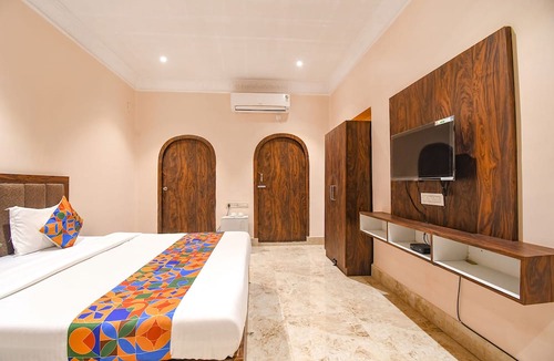 Ballygunge Hotel | FabHotel Golden Suites