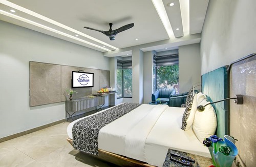Paharganj Hotel | HOTEL UPTOWN - Luxury Restaurant & Rooftop Near Connaught Place