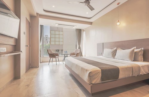 Malad West Hotel | Hotel Aura - Near Malad Link Road