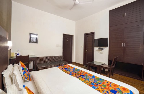 Saket Hotel | FabHotel Kular