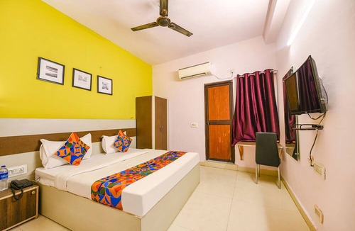New Delhi Hotel | FabHotel Royal Discovery