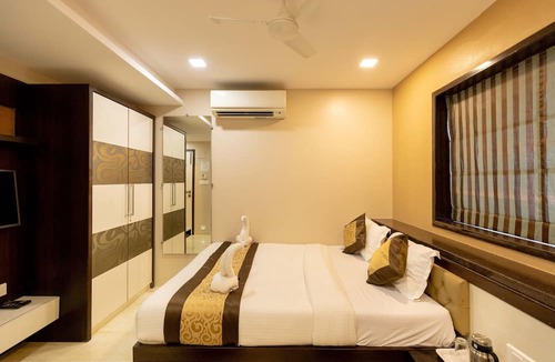 Wellington Pier Hotel | The Majlis Hotel - Near Taj Hotel Colaba