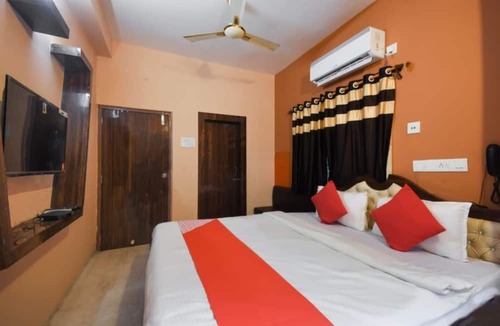 Chinar Park Hotel | Goroomgo Dash Living Kolkata