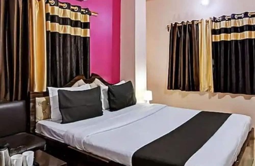 Chinar Park Hotel | Goroomgo Dash Living Kolkata