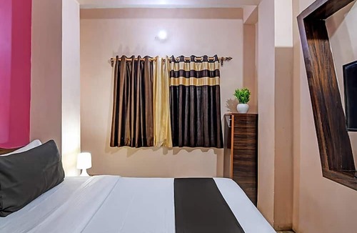 Chinar Park Hotel | Goroomgo Dash Living Kolkata