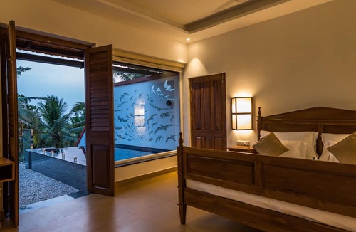 Poovar Hotel | Over The Hill