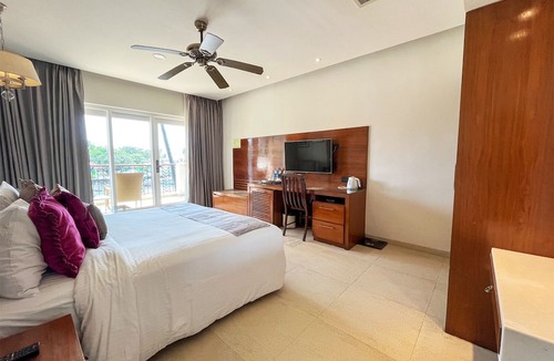 Baga Resort | Acron Waterfront Resort