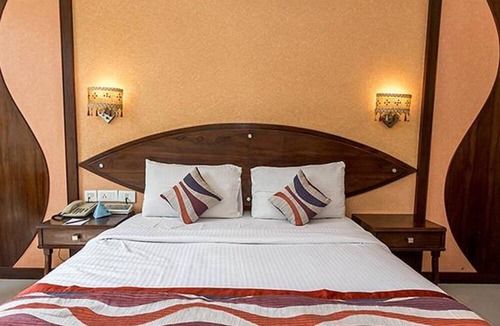 Khar Hotel | Fabhotel Poco Loco