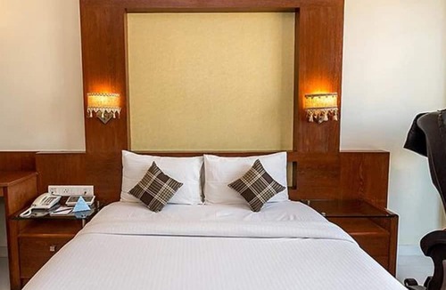 Khar Hotel | Fabhotel Poco Loco