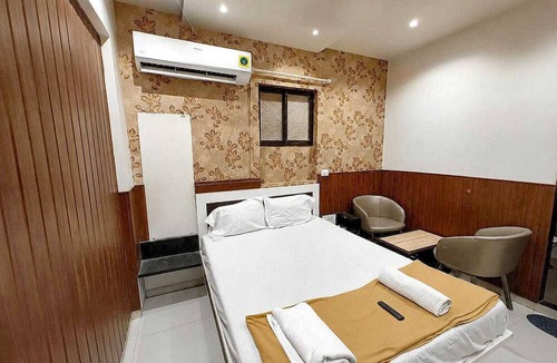 Kandiwali West House | Deluxe Sri Sai Regency
