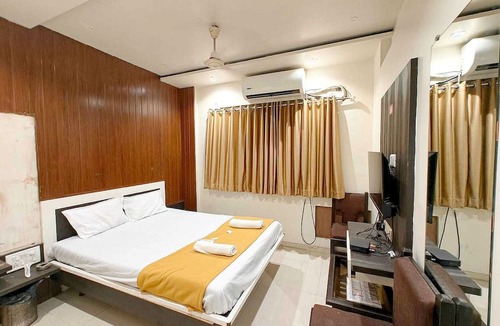 Kandiwali West House | Deluxe Sri Sai Regency