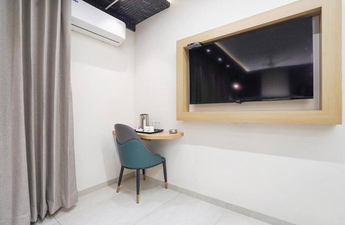 5th Block Hotel | RAAYARA SUITE