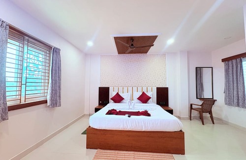 Puri Hotel | Puri Hotel Shri Sudama on Seven Hills Rd