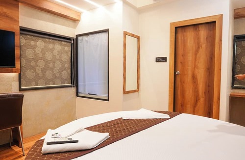 Santacruz West Hotel | Hotel Prince Palace Near Mumbai Airport