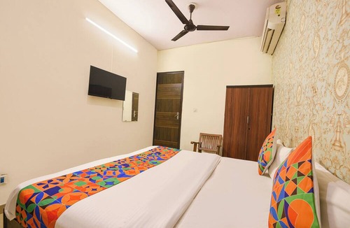 East of Kailash Hotel | Fabhotel Mohan Villa