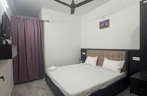 Pipra Dewas Hotel | Satyamev Grand Inn