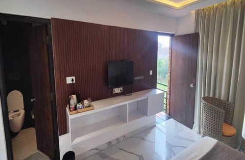 Bedla House | Premium Poolside Luxury Suite Nature Retreat