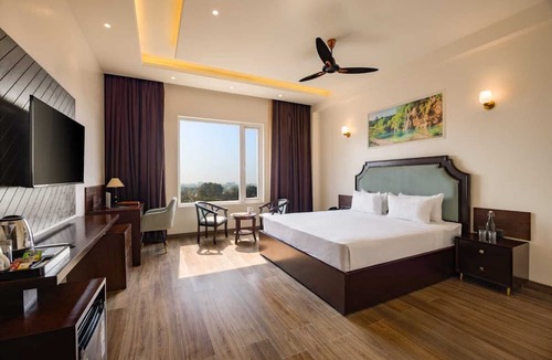Dhanbad Resort | Clarks Inn Suites Dhanbad