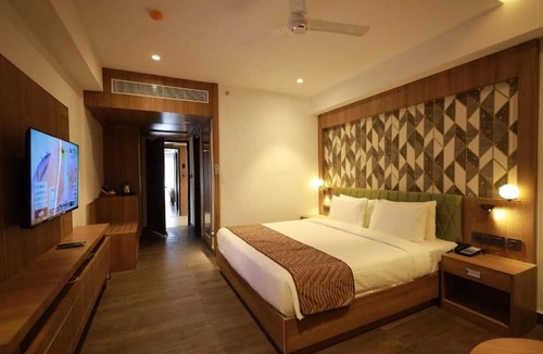 Thalassery Hotel | Mandarin Sky