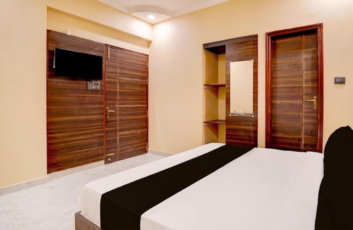 Indira Nagar House | Deluxe Collection O High Court Lucknow