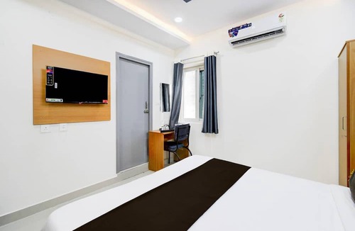 Manikonda House | Single Room Hotel Lanco Hills