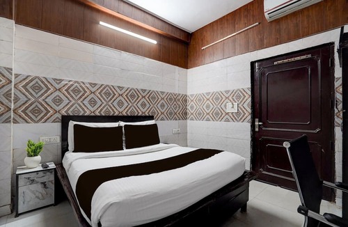 Delhi House | Super Collection O Hindon Airport