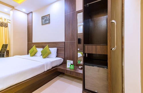 Kalighat Hotel | Treebo Trend Globe International