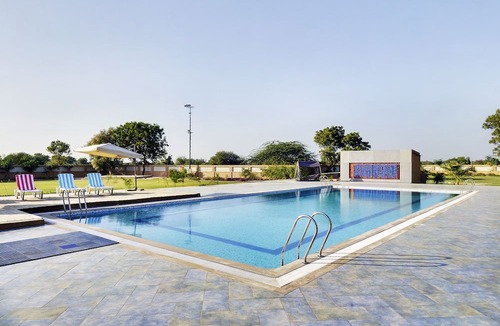 Sanand Hotel | Aarohi Starz Club