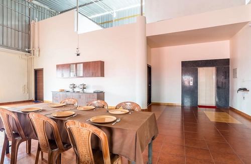Adyar Hotel | Treebo Pappilon Palace - PVS Circle