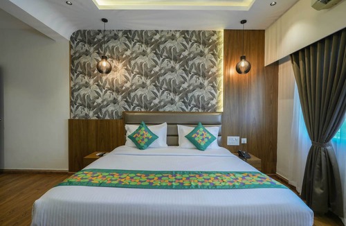 Adyar Hotel | Treebo Pappilon Palace - PVS Circle