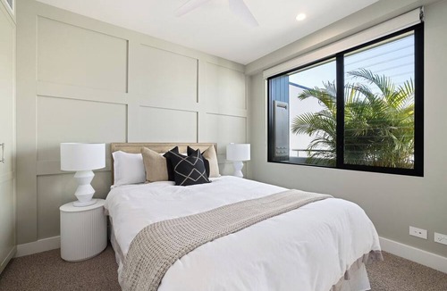 Collaroy Apartment | Stunning Penthouse Apartment with Views Over Park