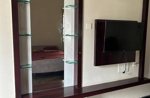 Nungambakkam Apartment | Marvelous 3-bedroom apartment with AC in vibrant Chennai