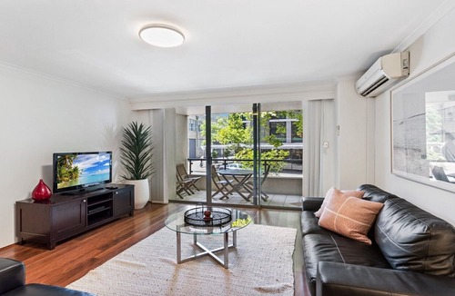 Pyrmont Apartment | Poolside 2-Bed Haven, Walk to City Centre