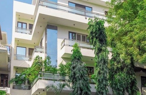 Naraina Apartment | Hello Sunshine - Premium 3 BHK Apartment with Elevator & Balcony View