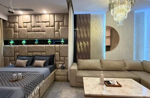 Noida Apartment | 41 Floor River View - TheRoomeraStay